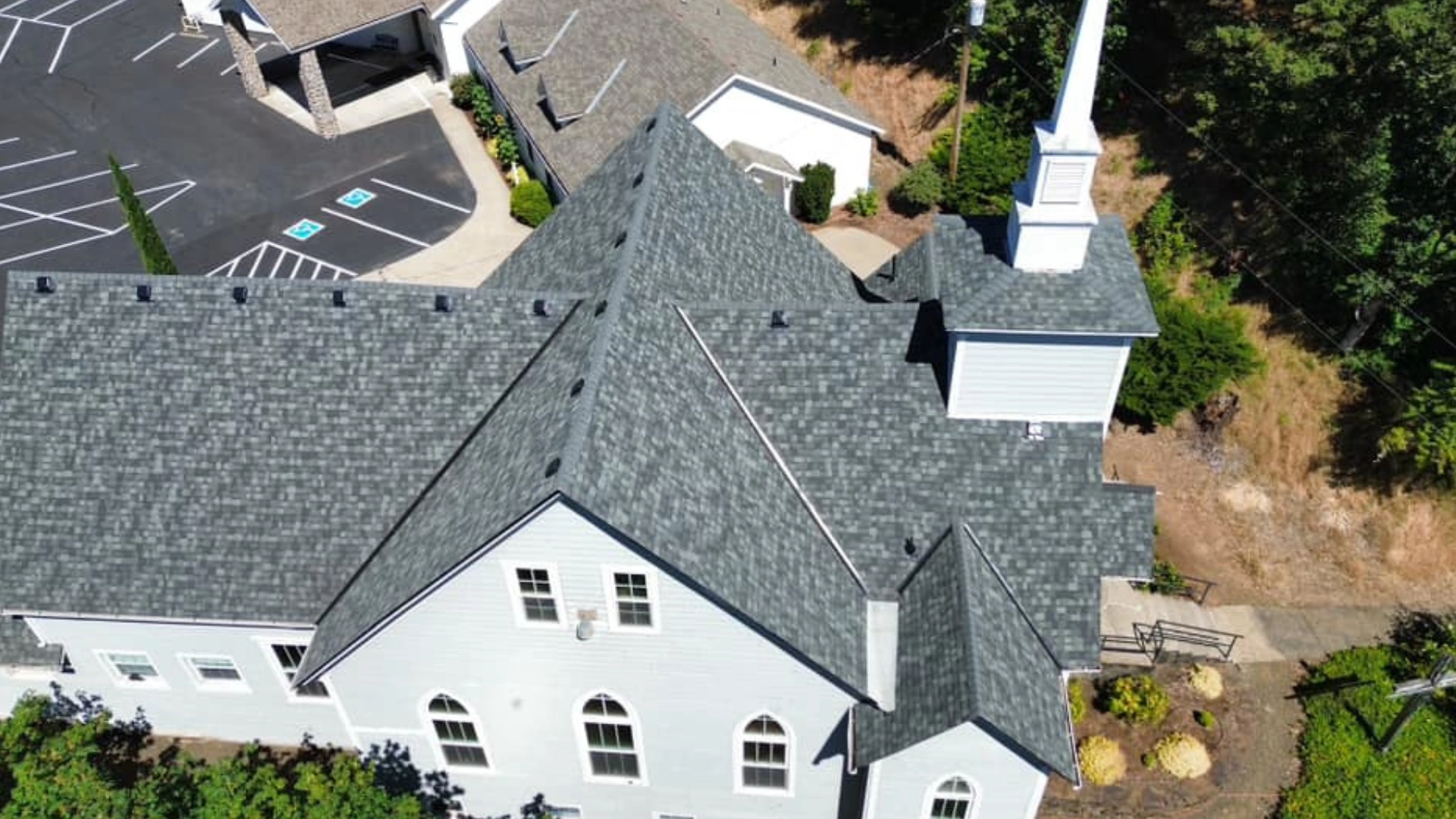 Roof repair and replacement service